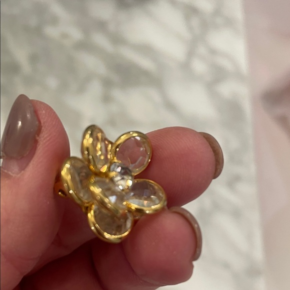 Elegant Gold and Crystal clip on earrings - Picture 4 of 6